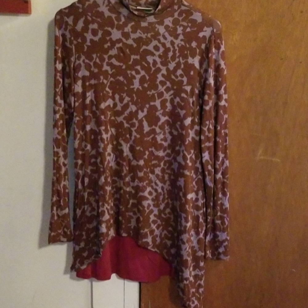 Top - Picture 2 of 3